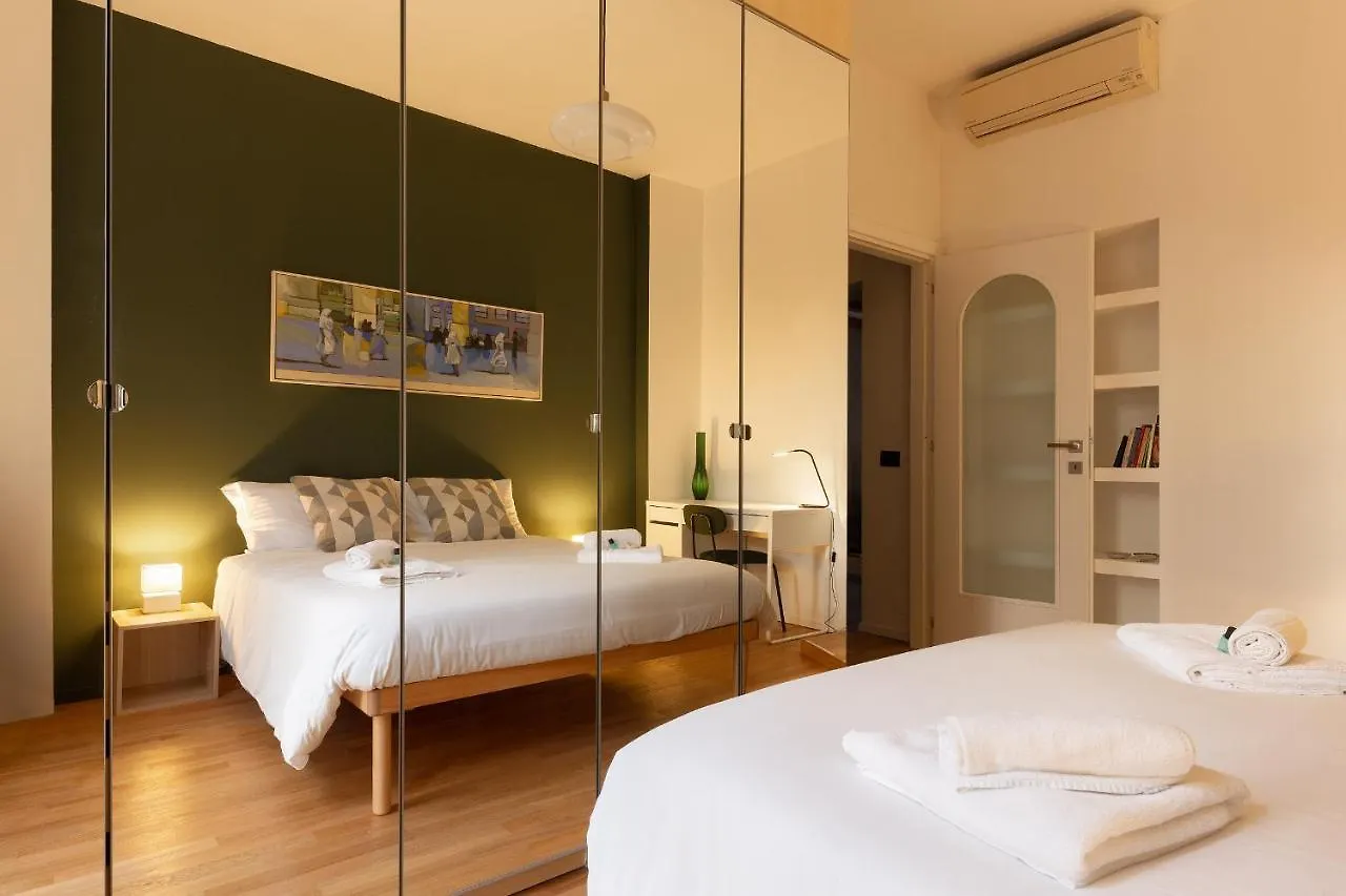 Hl Apartment - Darsena, Navigli Milano, Via Torino 0*,  Italia